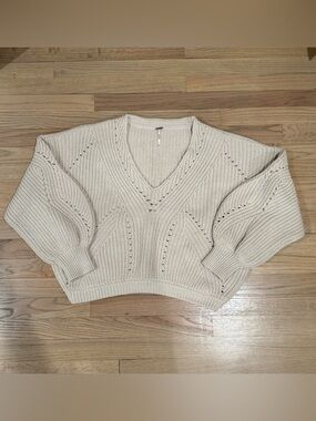 Free People Cream V-Neck Cropped Knit Sweater, Size Medium